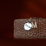 Collar de moneda con clip y inicial en pavé