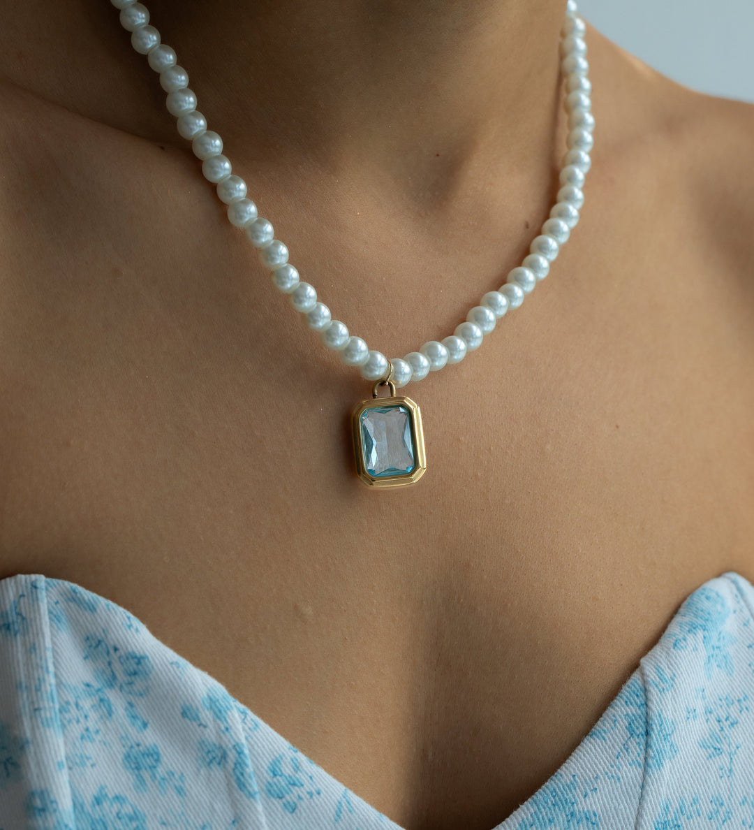 Pearl Birthstone Necklace, Gold Pearl Necklace for Mom, Mothers day gift, Pearl Choker, Handmade Jewelry for Mom, Emerald Birthday gift Idea